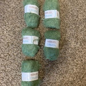 Moda Dea Dreams Yarn- Leaf - 5 Skeins